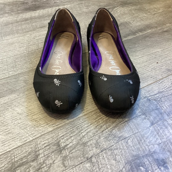 Toms One For One Skull Ballerina Flats Size 8 - Picture 2 of 10